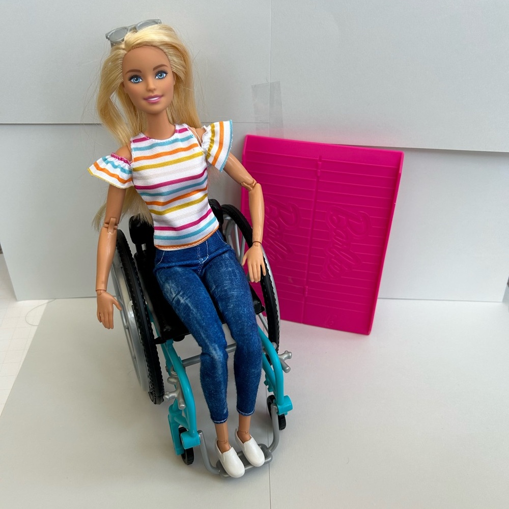 Fashionista #132 Wheelchair Barbie + Wheelchair ramp